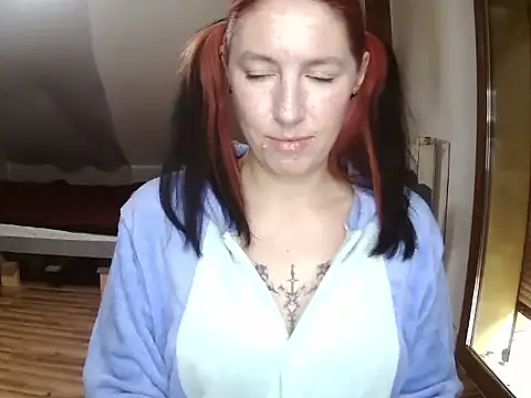 Snapshot of JudyFetish chatting on 10/29/25, 07:32 JudyFetish online show from 10/29/25, 07:32