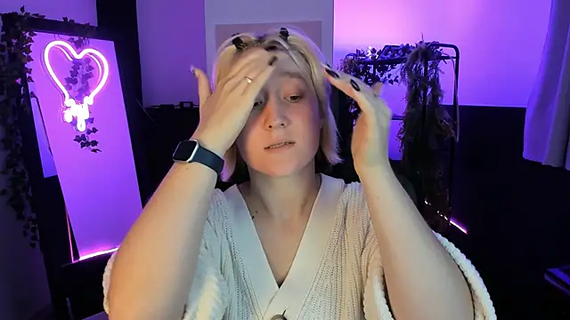Snapshot of CinBellamy chatting on 09/22/25, 05:20 CinBellamy online show from 09/22/25, 05:20
