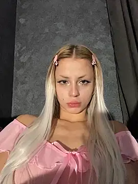 FavoriteKira online show from 11/15/25, 07:21