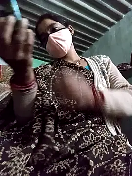 Snapshot of MISS_LOVE_001 chatting on 10/29/25, 02:19 MISS LOVE 001 online show from 10/29/25, 02:19