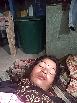 Snapshot of MISS_LOVE_001 chatting on 11/06/25, 06:31 MISS LOVE 001 online show from 11/06/25, 06:31