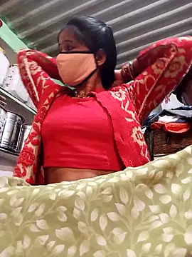 Snapshot of MISS_LOVE_001 chatting on 11/17/25, 05:41 MISS LOVE 001 online show from 11/17/25, 05:41