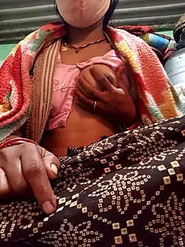 Snapshot of MISS_LOVE_001 chatting on 11/19/25, 04:29 MISS LOVE 001 online show from 11/19/25, 04:29