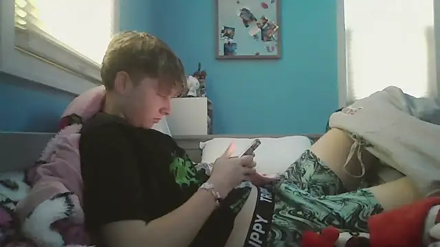 Snapshot of Liam_axel35 chatting on 10/22/25, 07:24 Liam axel35 online show from 10/22/25, 07:24