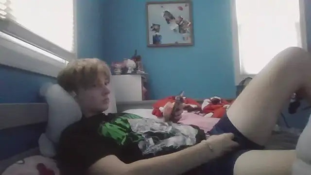 Snapshot of Liam_axel35 chatting on 11/10/25, 09:03 Liam axel35 online show from 11/10/25, 09:03