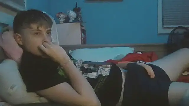 Snapshot of Liam_axel35 chatting on 11/17/25, 01:11 Liam axel35 online show from 11/17/25, 01:11