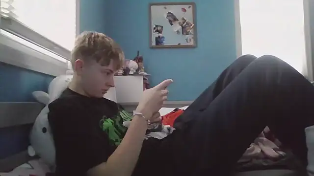 Snapshot of Liam_axel35 chatting on 11/19/25, 08:42 Liam axel35 online show from 11/19/25, 08:42