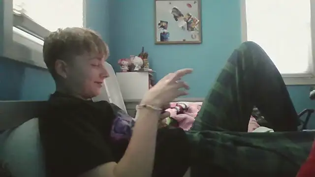 Snapshot of Liam_axel35 chatting on 11/27/25, 07:27 Liam axel35 online show from 11/27/25, 07:27