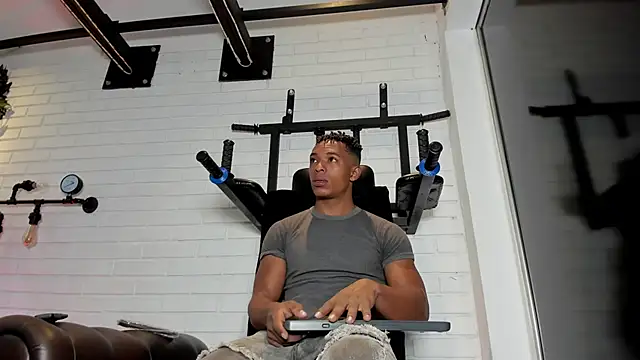 ItaloMoore online show from 10/17/25, 11:35