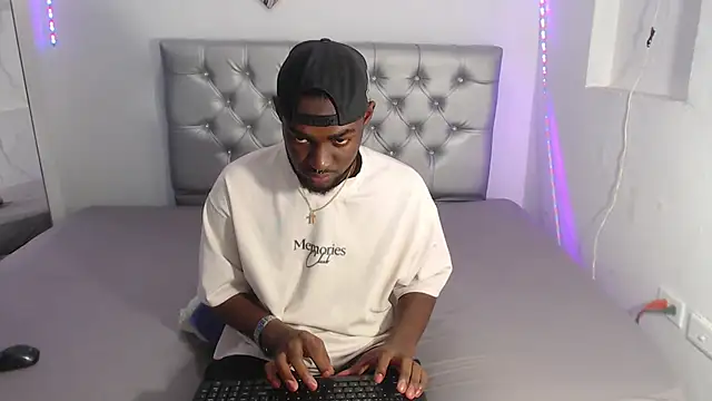 eebony stallion online show from 11/11/25, 06:19