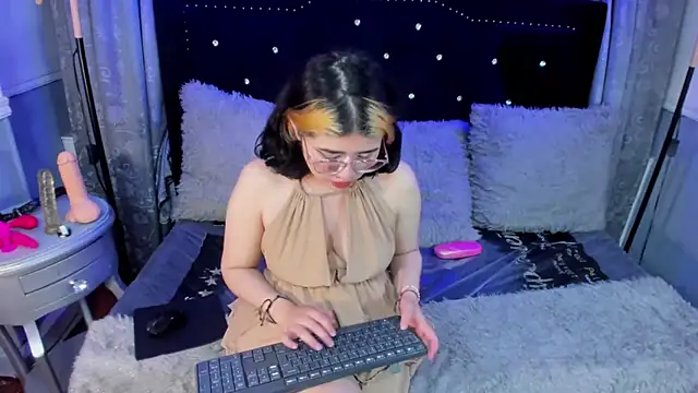 Snapshot of dafnelee chatting on 09/10/25, 10:37 dafnelee online show from 09/10/25, 10:37
