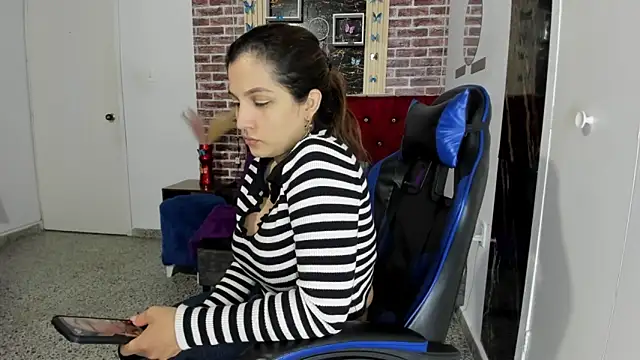 Jessica ly90 online show from 10/31/25, 01:23