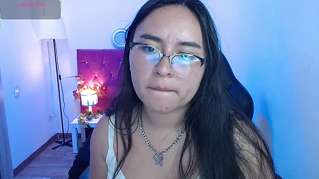 Snapshot of SashaGrey__ chatting on 09/23/25, 03:04 SashaGrey online show from 09/23/25, 03:04