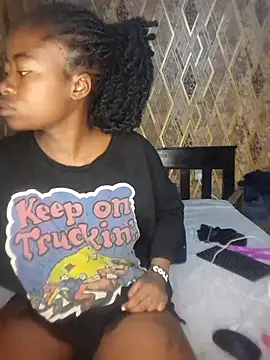 Snapshot of naked__ chatting on 10/16/25, 03:29 naked online show from 10/16/25, 03:29