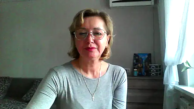 IrynaMolbertx online show from 10/11/25, 08:13