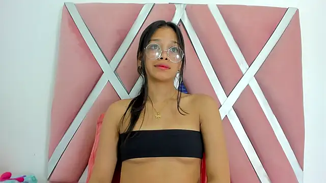 Snapshot of victoriavelasquez chatting on 10/27/25, 09:41 victoriavelasquez online show from 10/27/25, 09:41