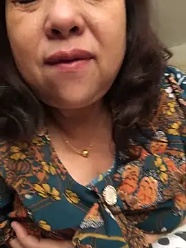 Snapshot of Hoanguyenn chatting on 11/16/25, 02:17 Hoanguyenn online show from 11/16/25, 02:17