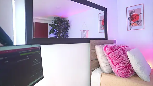 Snapshot of melissa_laurent_ chatting on 11/06/25, 12:28 melissa laurent online show from 11/06/25, 12:28