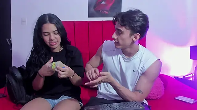 AndretiiAndCamila online show from 11/17/25, 02:45