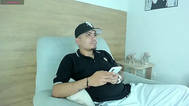 OwenStonne  online show from 10/30/25, 04:25