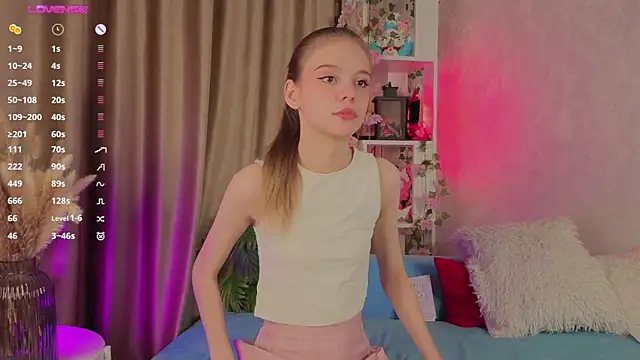 Snapshot of WeiSusi chatting on 11/17/25, 04:13 WeiSusi online show from 11/17/25, 04:13