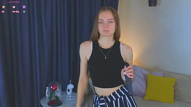 LouisaChaobal online show from 10/25/25, 01:13