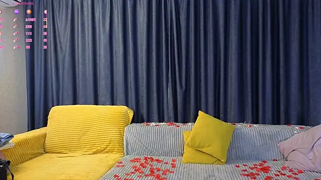 LouisaChaobal online show from 11/18/25, 01:44