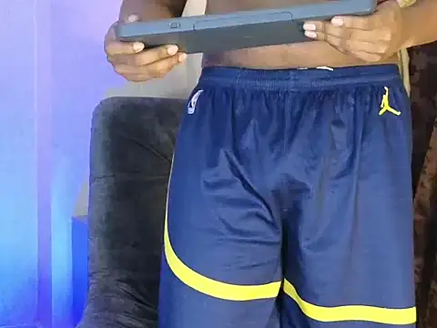 BenjaminCol  online show from 11/05/25, 08:36