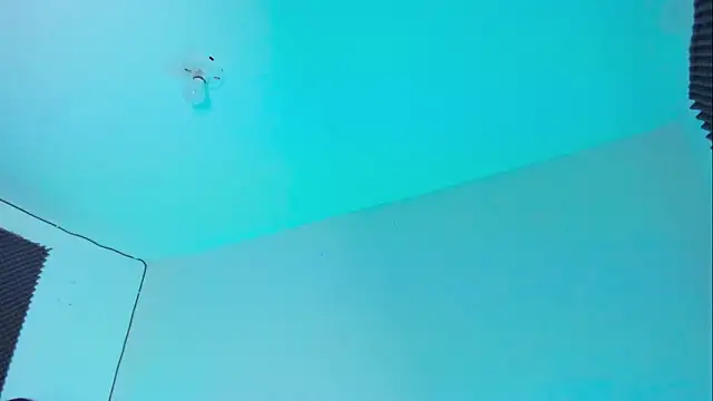 Snapshot of Ellope_ chatting on 10/29/25, 12:24 Ellope online show from 10/29/25, 12:24