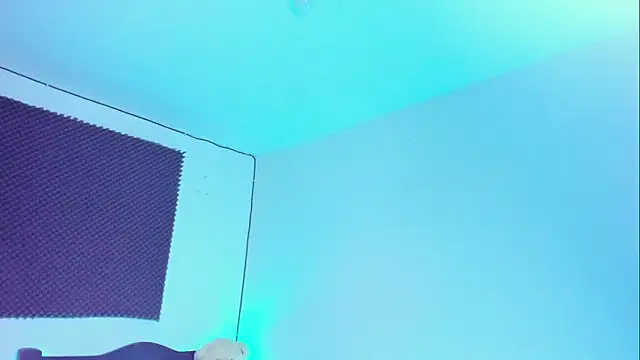 Snapshot of Ellope_ chatting on 11/12/25, 10:09 Ellope online show from 11/12/25, 10:09