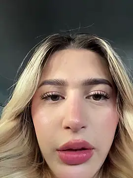 Snapshot of Mia_sofiia21 chatting on 09/25/25, 05:38 Mia sofiia21 online show from 09/25/25, 05:38