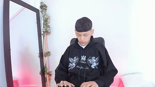 zeus blaze online show from 09/12/25, 11:54