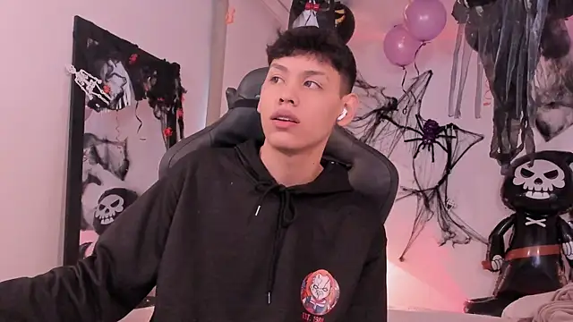 zeus blaze online show from 10/08/25, 12:14