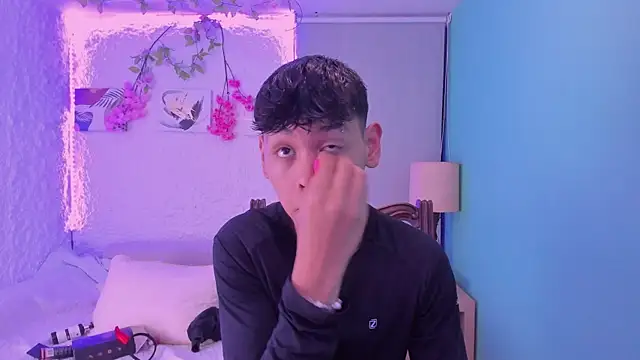 zeus blaze online show from 10/30/25, 04:03