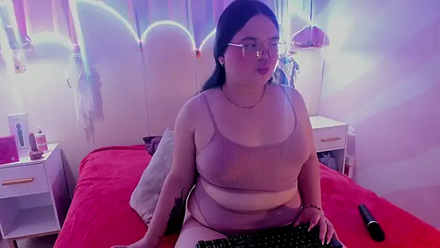 Snapshot of Lushi_Love chatting on 10/15/25, 05:13 Lushi Love online show from 10/15/25, 05:13