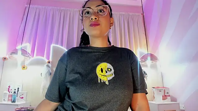 Snapshot of Lushi_Love chatting on 10/19/25, 07:14 Lushi Love online show from 10/19/25, 07:14