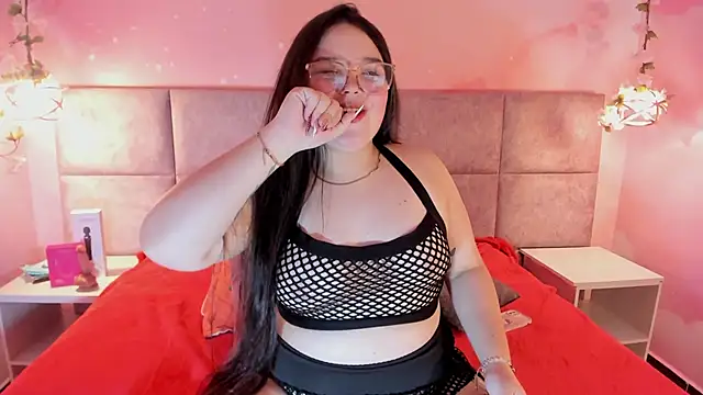 Snapshot of Lushi_Love chatting on 10/22/25, 05:45 Lushi Love online show from 10/22/25, 05:45