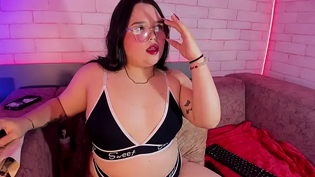 Snapshot of Lushi_Love chatting on 10/28/25, 07:38 Lushi Love online show from 10/28/25, 07:38