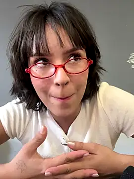 Snapshot of Adry_Bach_ chatting on 09/14/25, 09:25 Adry Bach  online show from 09/14/25, 09:25