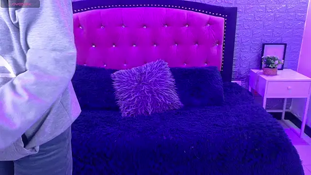 Natalie loffreda online show from 11/21/25, 03:16