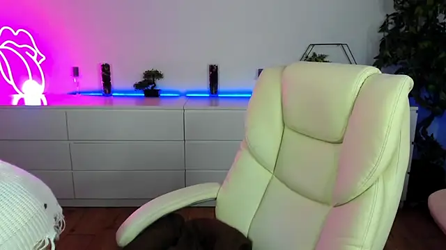 Anna Snows online show from 10/22/25, 05:52