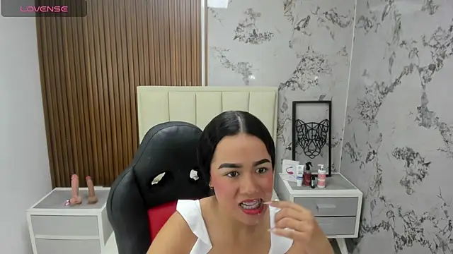 Snapshot of BRIHANACONOR chatting on 09/22/25, 12:18 BRIHANACONOR online show from 09/22/25, 12:18