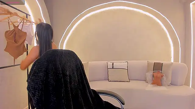 Snapshot of MilaColeman chatting on 10/08/25, 02:09 MilaColeman online show from 10/08/25, 02:09