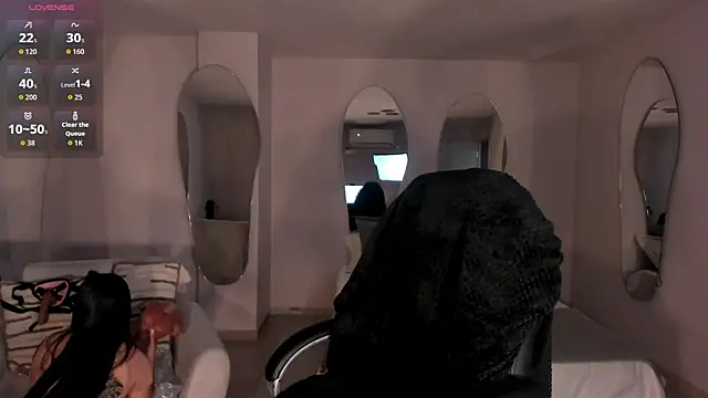 Snapshot of MilaColeman chatting on 10/11/25, 06:50 MilaColeman online show from 10/11/25, 06:50