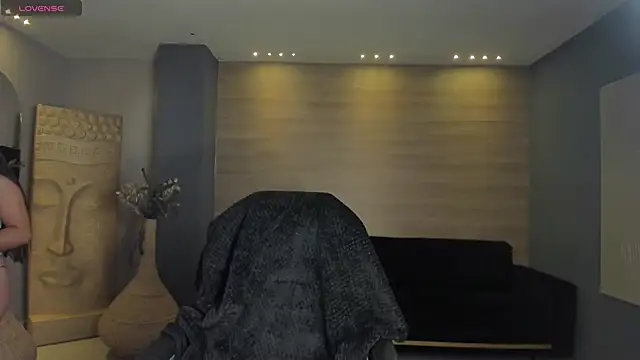 Snapshot of MilaColeman chatting on 10/15/25, 02:11 MilaColeman online show from 10/15/25, 02:11