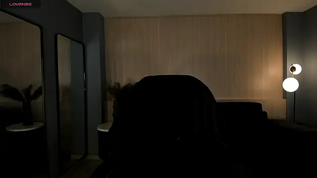 Snapshot of MilaColeman chatting on 10/17/25, 02:04 MilaColeman online show from 10/17/25, 02:04