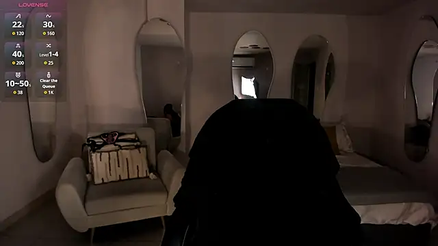 Snapshot of MilaColeman chatting on 10/24/25, 02:08 MilaColeman online show from 10/24/25, 02:08