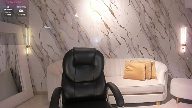 Snapshot of MilaColeman chatting on 10/29/25, 02:03 MilaColeman online show from 10/29/25, 02:03