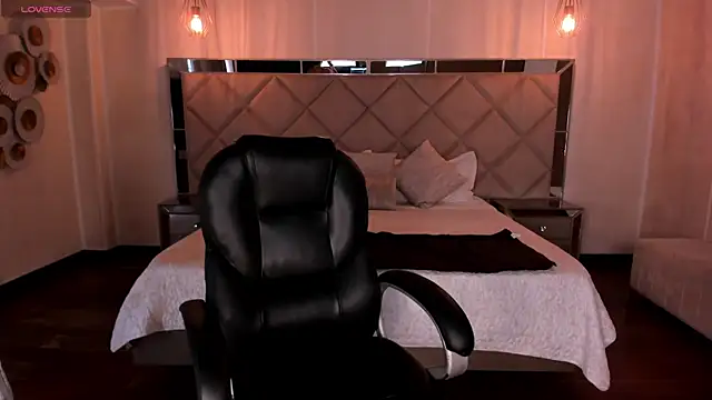 Snapshot of MilaColeman chatting on 11/03/25, 07:04 MilaColeman online show from 11/03/25, 07:04