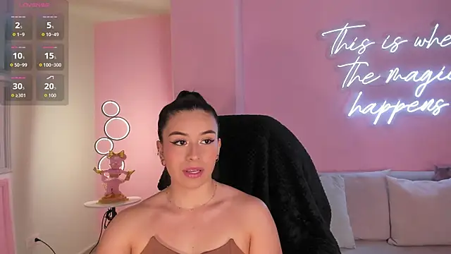 Snapshot of MilaColeman chatting on 11/08/25, 02:12 MilaColeman online show from 11/08/25, 02:12